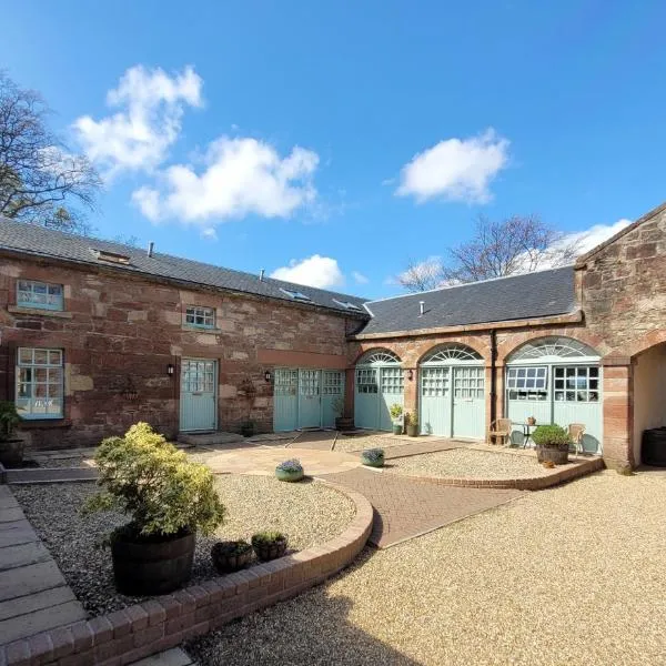 Loch Lomond Finnich Cottages, hotel in Balfron