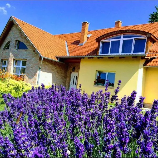 Apartments for Rent near Budapest, hotel v destinaci Etyek