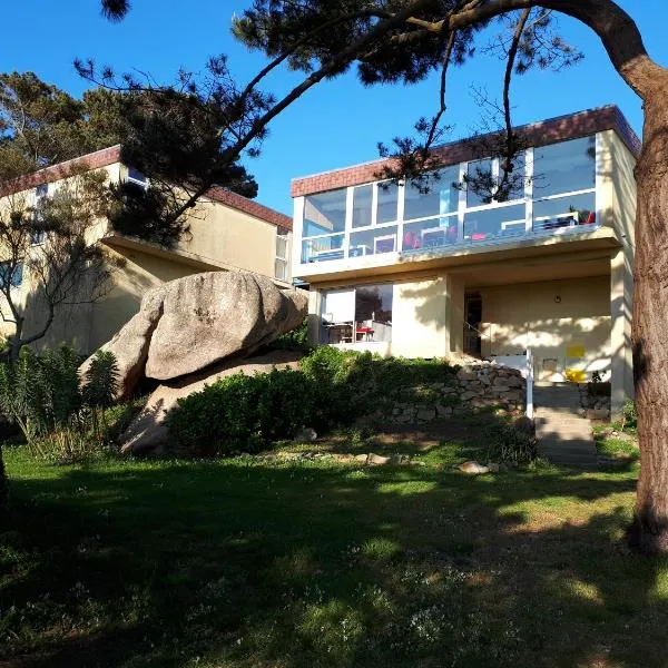 Auberge Granit Rose - Hébergement partagé en Auberge de Jeunesse - Vue sur mer - Dortoir mixte & Camping, Hotel in Trébeurden