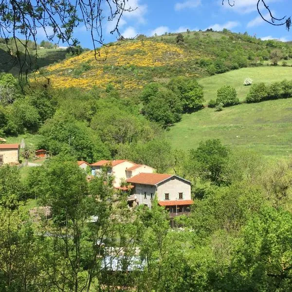 Les Trois Noyers, hotel en Reilhac