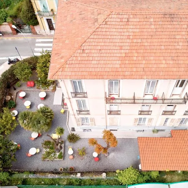 Hotel Lemon, hotel di Menton