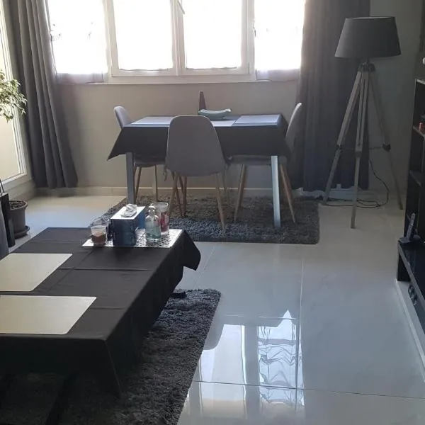 Appartement F3, מלון בVaire-le-Grand