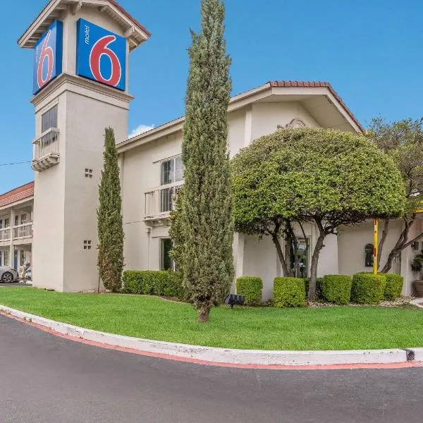 Motel 6-Dallas, TX - Market Center、ダラスのホテル