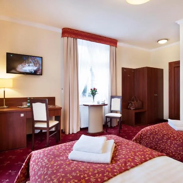 Resort de Esperanto Sanatorium Uzdrowiskowe – hotel w mieście Duszniki Zdrój