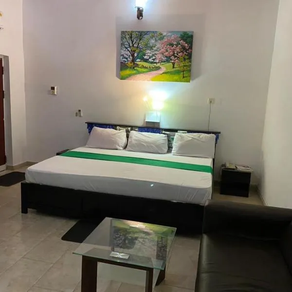 Hgl Guest House, hotel in East Legon
