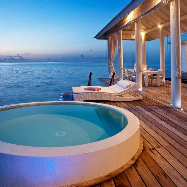 Diamonds Athuruga Maldives Resort & Spa, hotell i Thundufushi