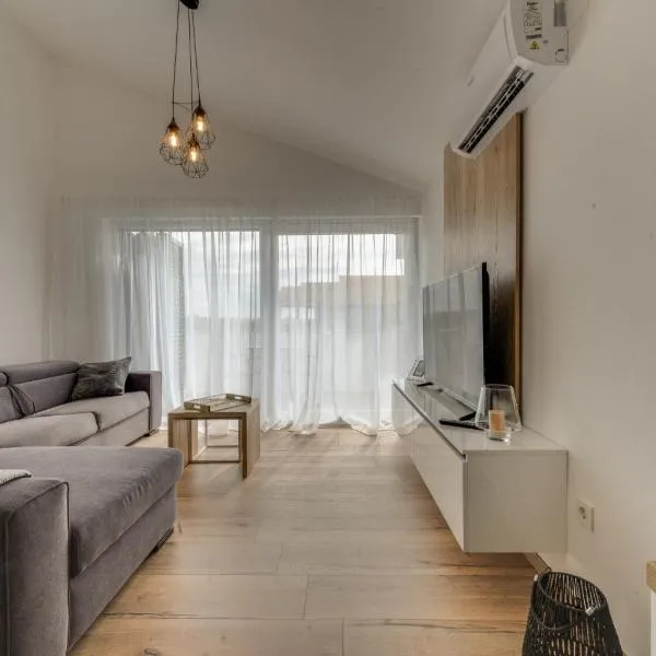 Apartmani Bella Luce, viešbutis mieste Tkonas