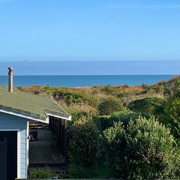 Sand Dunes Retreat, hotel in Otaki Beach