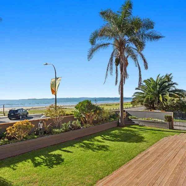 The Lights House - Beachfront Ohope Holiday Home, hotel v destinaci Ohope Beach