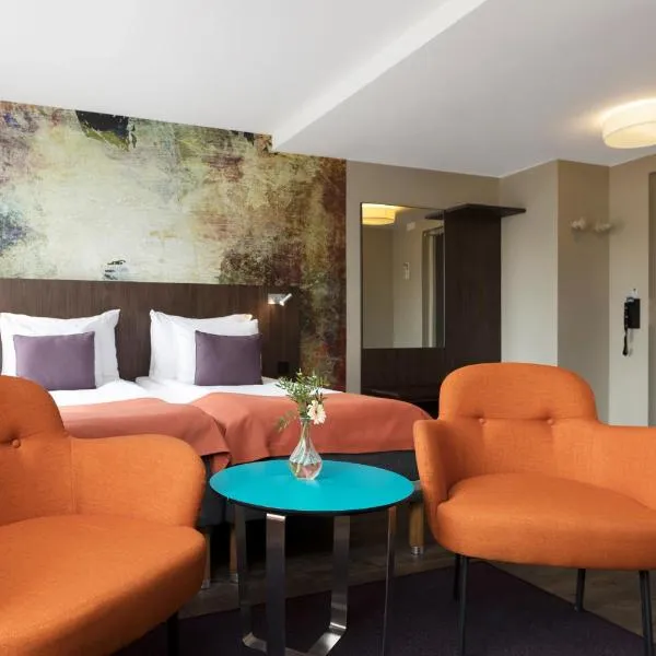 ProfilHotels Savoy, hotel u gradu Jenćeping