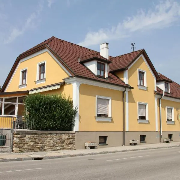 Gästehaus Fischer Rohrendorf, hotell i Rohrendorf bei Krems