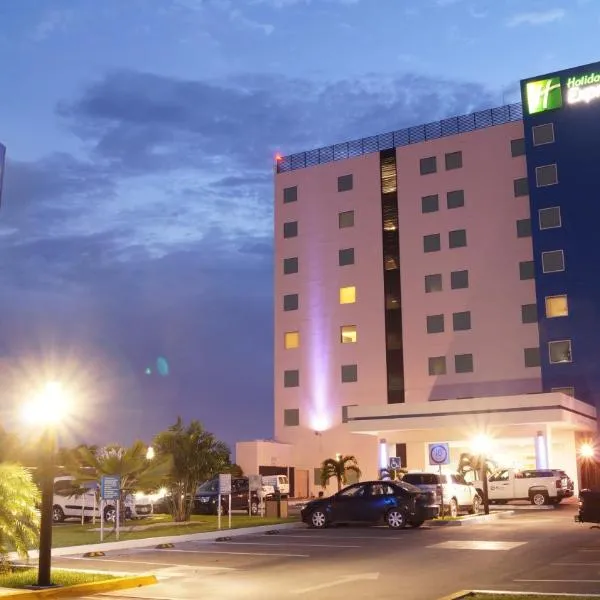 Holiday Inn Express Mérida, an IHG Hotel, hotel u gradu 'San Antonio'