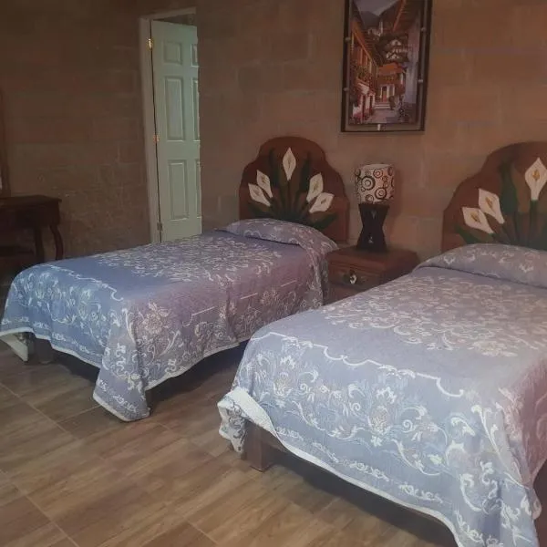 Hotel La Cabaña، فندق في سان ميغيل دي الليندي