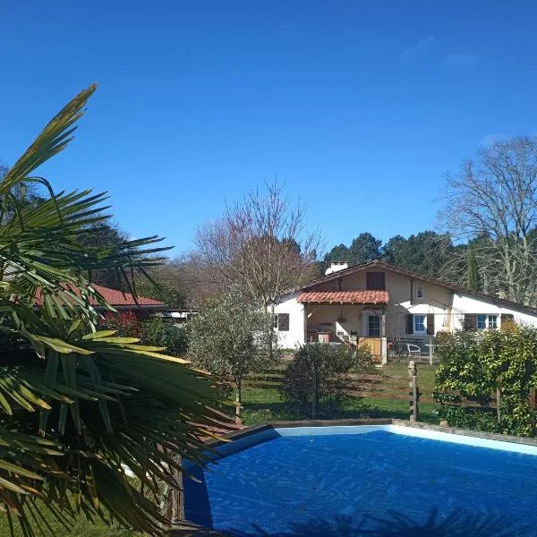 Villa landaise, hotel in Pouydesseaux
