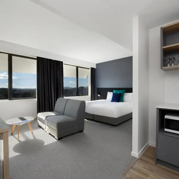 Mantra MacArthur Hotel, hotel in Canberra