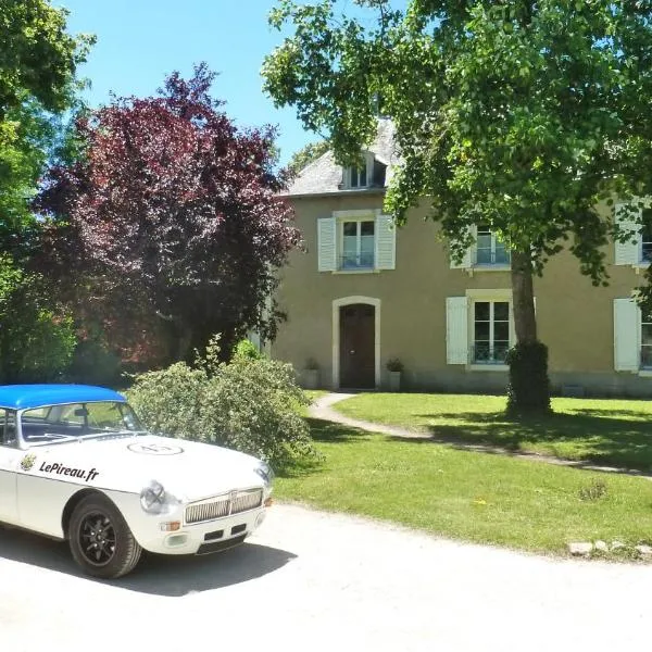 LePireauFr Gîtes Piscine chauffée、Vouneuil-sur-Vienneのホテル