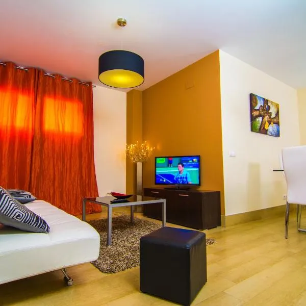 Apartamentos 16:9 Playa Suites, hótel í Almería