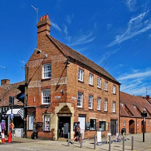 Penthouse On Waterside With River Views, Private Parking & Secluded Hot Tub, hotel in Stratford-upon-Avon