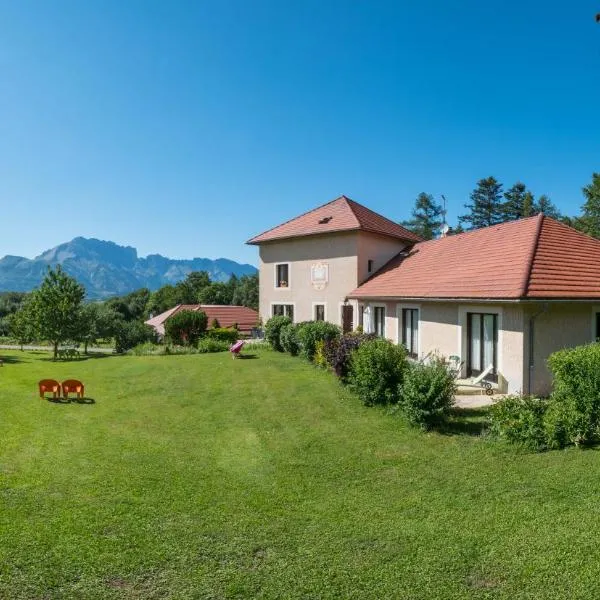 "La Combe Fleurie" Appartements & Chambres, hotel in Le Noyer