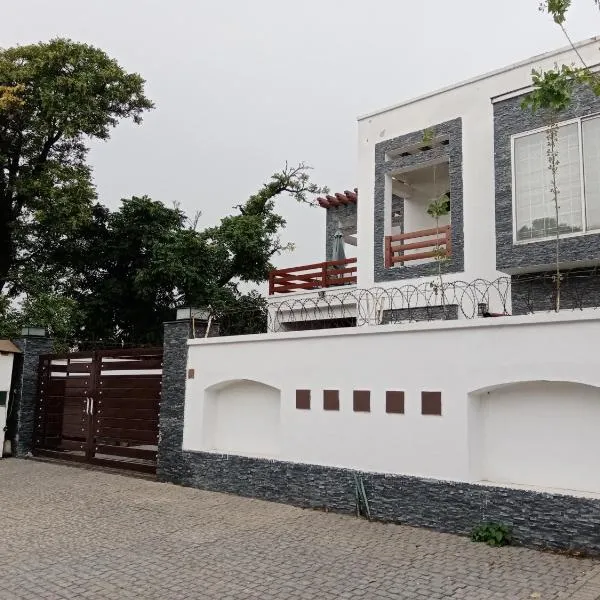 Crosswinds Guest House, hotel di Islamabad