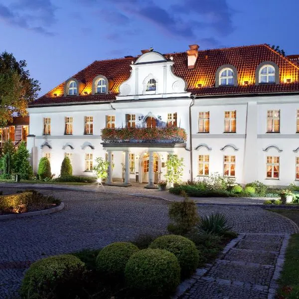 Pałac Czarny Las (50 km od Katowic), hotel en Woźniki