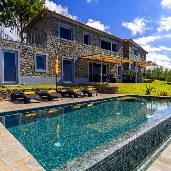 Villa Flora Calheta Sunset & Ocean Views, מלון בז'ארדים דו מאר