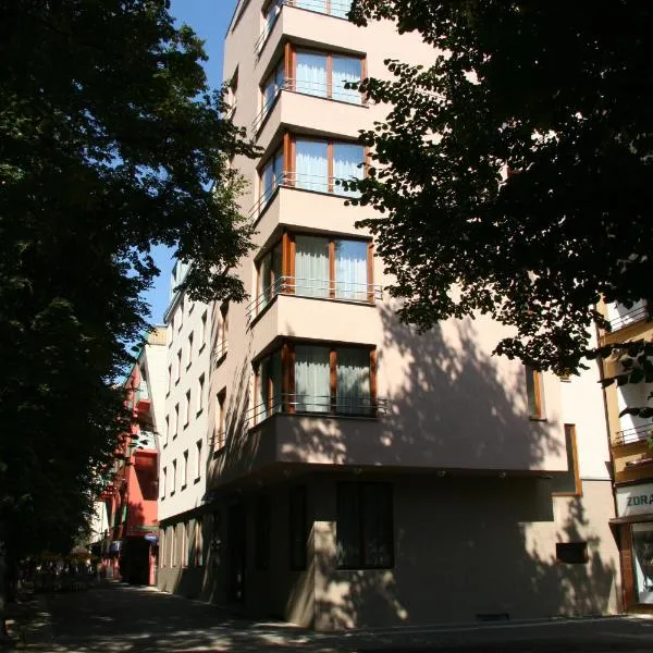 Lazensky Hotel Park, hotel a Poděbrady