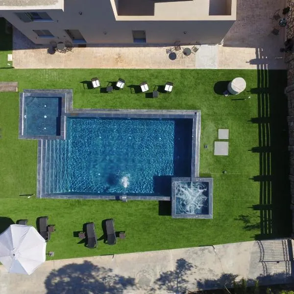 Orion Eco Suites, hotel v destinaci Karteros