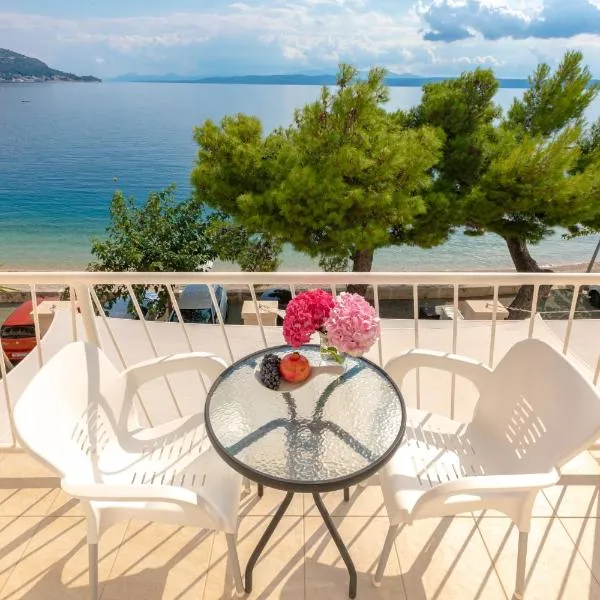 Beach Apartment Estelle, hotel v Podgori