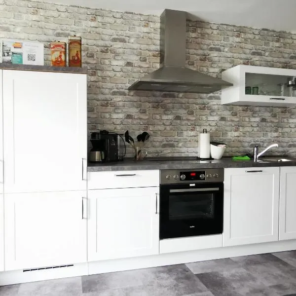 Naturnahe schöne neu gestaltete Ferienwohnung, hotel in Würselen