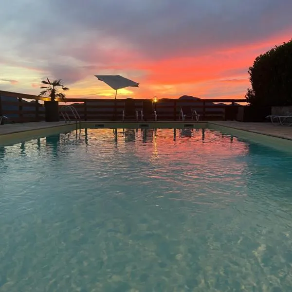 Logis Hôtel Le Bellevue, hotel v destinaci Trévignin