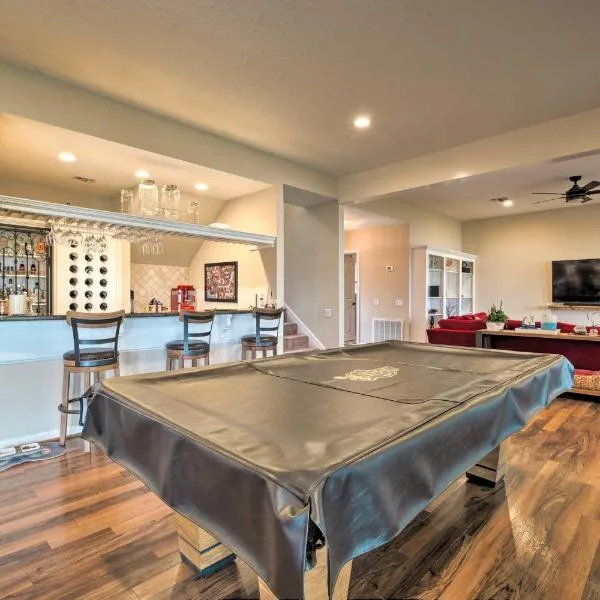 Lavish Lakefront House with Pool Table and Patio!, hotel in Montgomery