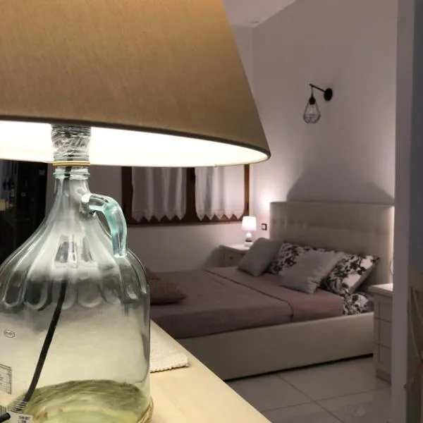 Elegante monolocale al centro del paese，特烏拉達的飯店