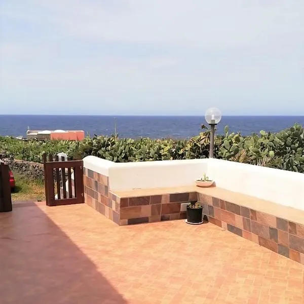 Elio&Mina - Dammusi e Appartamenti con vista mare, hotel in Pantelleria