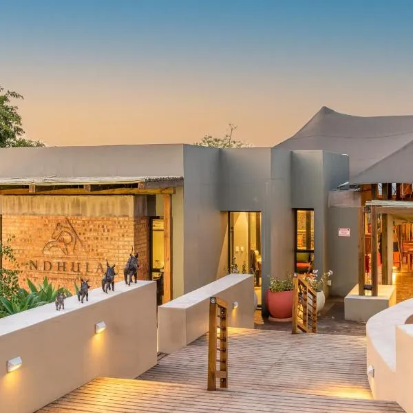 Ndhula Luxury Tented Lodge、ホワイトリバーのホテル
