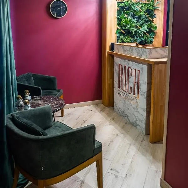 RICH Boutique-Hotel, hôtel à Strizhavka