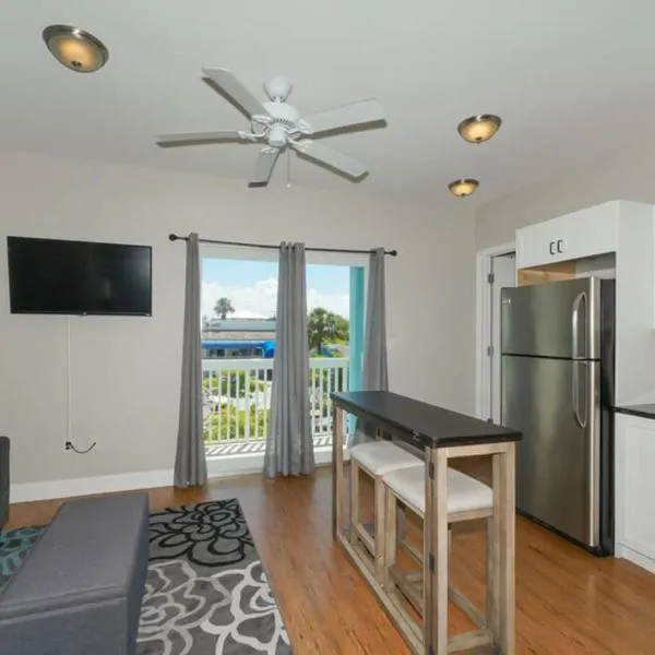 Siesta Cool: Only Minutes Walk to Siesta Beach!, hotel in Siesta Key