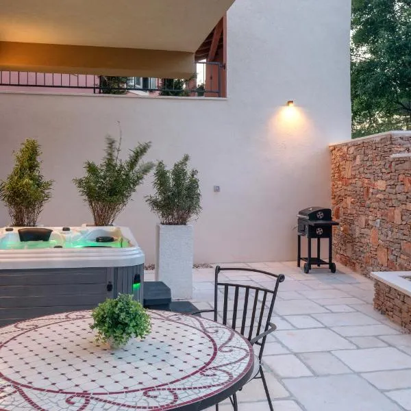 TEONA Luxury Studio Apartment with jacuzzi and garden view, hotelli kohteessa Sali