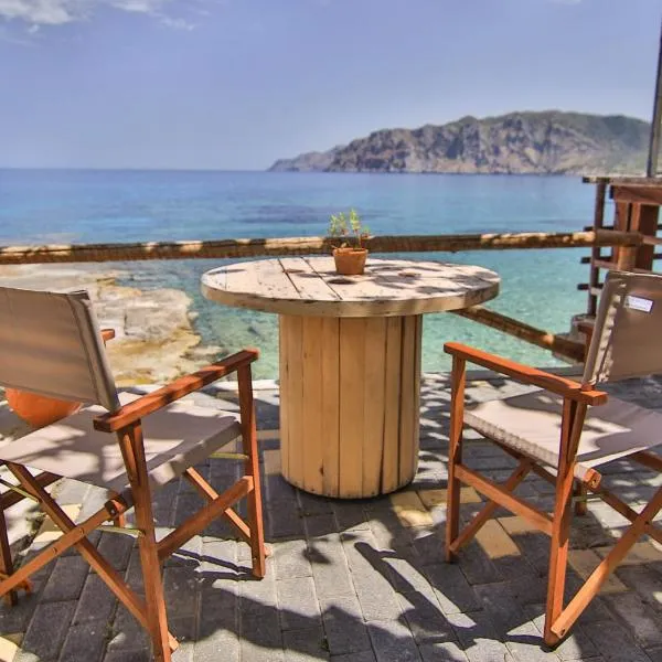 The Wave House - Seafront Escape in Peaceful Mochlos, hotel v destinácii Mochlos