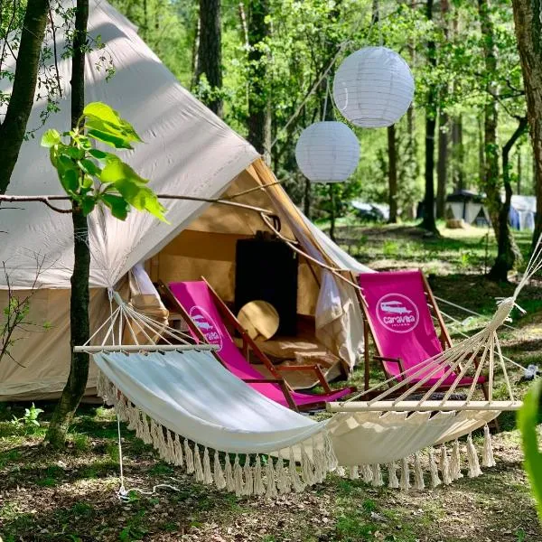 Caravana Juliana - Glamping, hotel di Swaderki