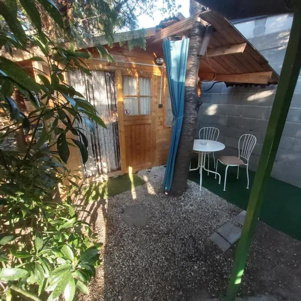 BUNGALOW relax Terrace, GLAMPING FAHÁZ, hotel v Siofoku