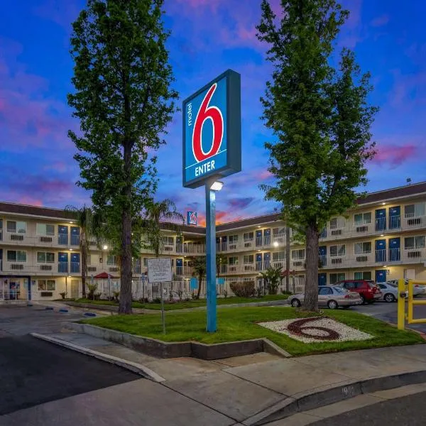Motel 6-San Bernardino, CA - North, hotel v destinaci Serrano Village