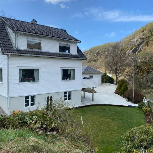 Sokndal - Cozy vacation home in peaceful surroundings, hotell i Egersund