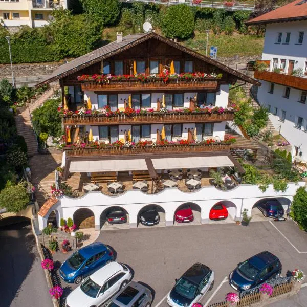 Pension Brunhild, hotel v destinaci San Leonardo in Passiria