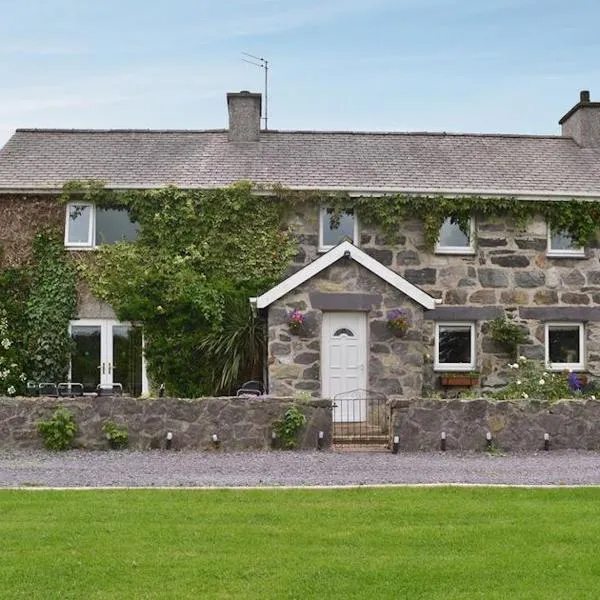 Carreg Y Garth Isaf - Hot Tub Nr Zip World, hotel in Bangor
