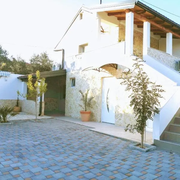 Skalinada, hotel v destinaci Vir