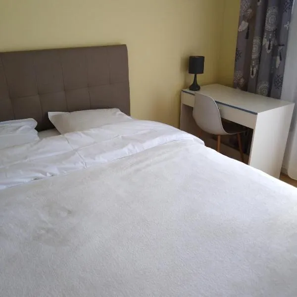 chez Myla chambre avec tv écran plat et salle de bain privative, hotel v destinaci Bourges