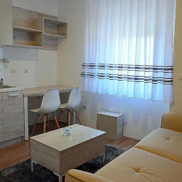 Lux Apartmani, hotel in Kladovo