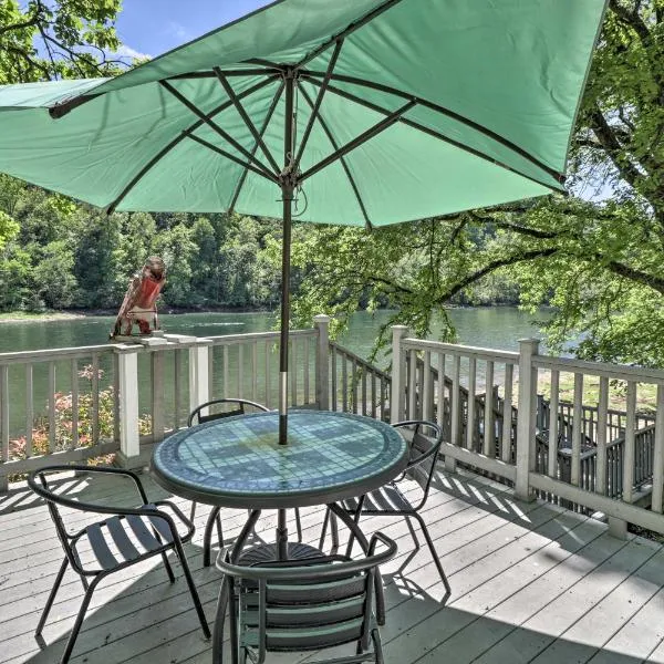 Lakeview Escape with Direct White River Access!, hotel en Yellville