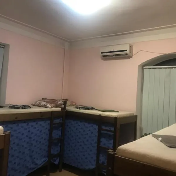 ArArAt-HOLOSIIVSKYI Hostel KYIV, hotel a Kiev